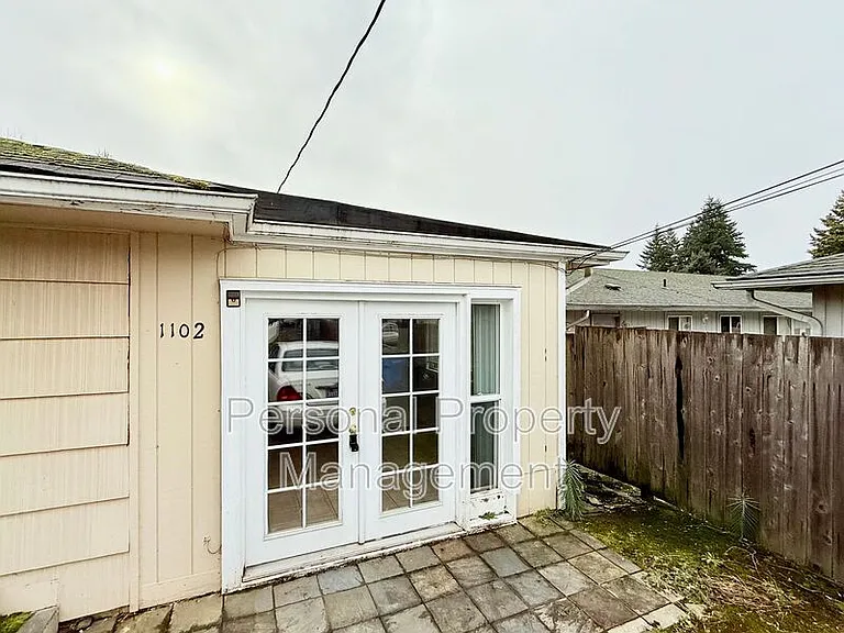 1102 G St — Photo 6