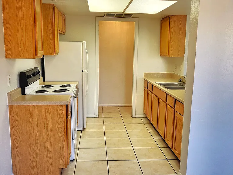 4023 S 44th St — Photo 3