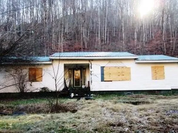 98 Adkins Br, Pikeville, KY 41501