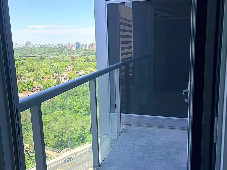 609 Sherbourne St #2106 — Photo 9