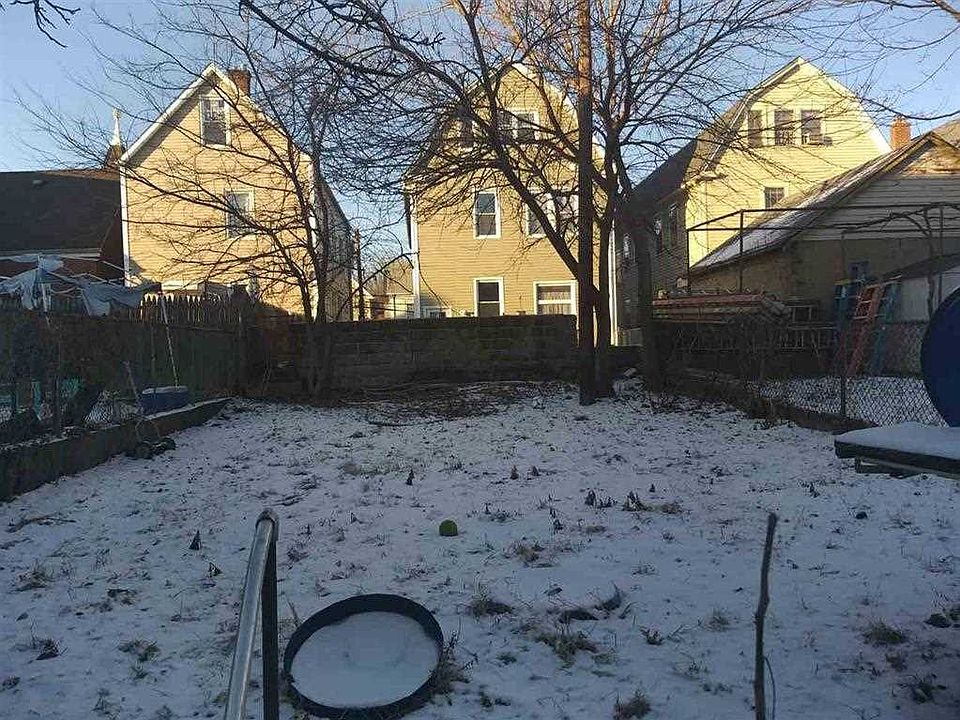 2nd image of 328 Cross St #1