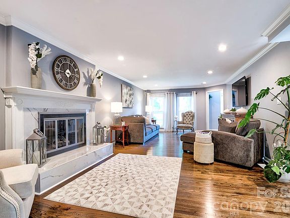 4th image of 2823 Ridgehaven Ct