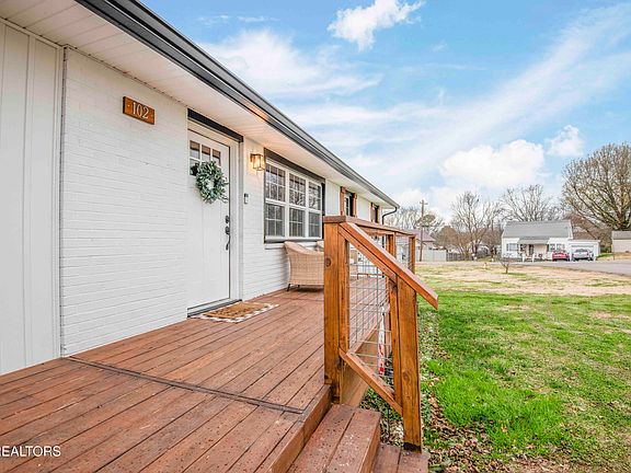 5th image of 102 Hickory Ln