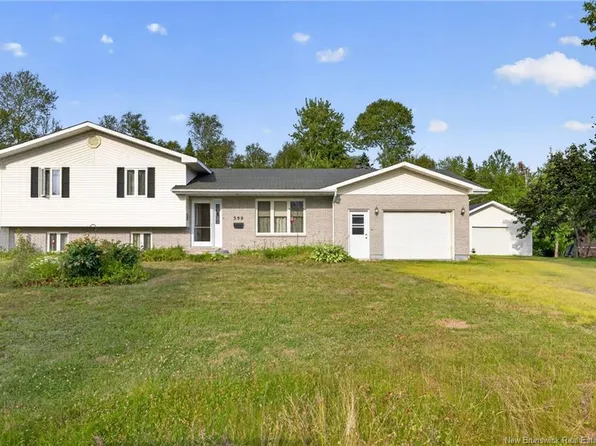 590 Woodland Dr E, Bathurst, NB E2A 4Z1
