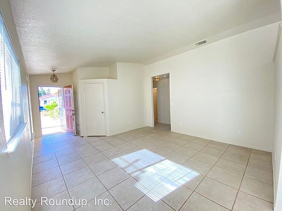 4th image of 8137 Port Royale Way