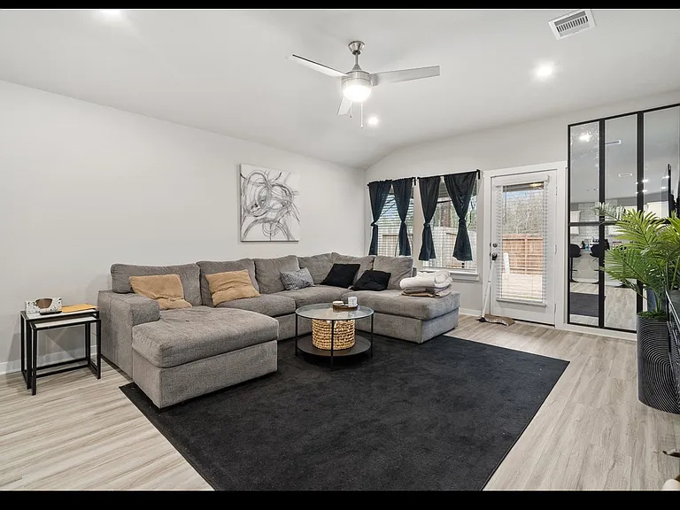 12817 Tokenhouse Ln — Photo 7