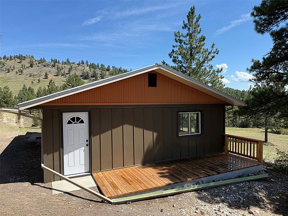 3rd image of 18 Trails End Ln