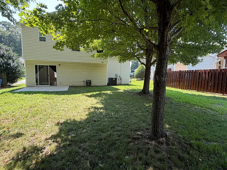 137 Camforth Dr — Photo 17