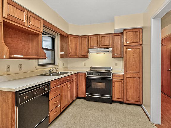 3rd image of 535 Saint Anthony Dr