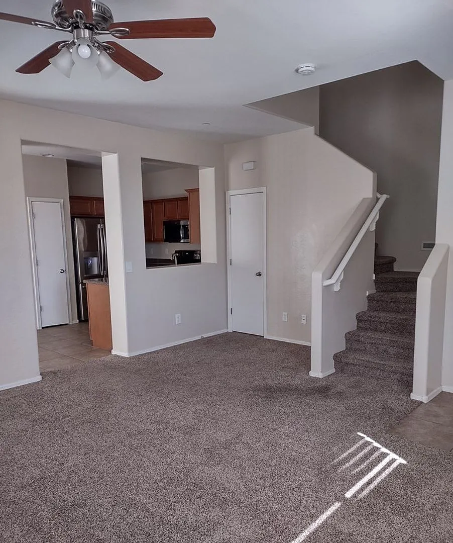 Charming 3 Bedroom, 2 Bath Home in Avondale — Photo 2