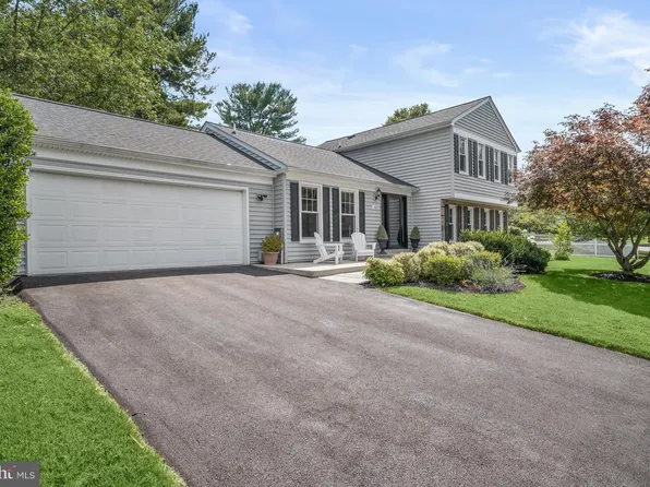 1425 Longhill Dr, Potomac, MD 20854
