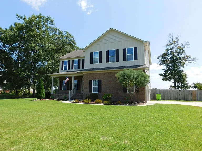 101 Staffordshire Dr — Photo 3