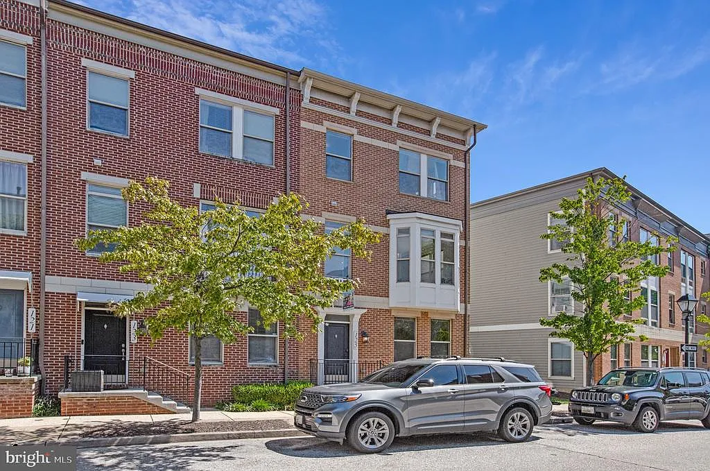 3 bed, 4.0 bath, 2239 sqft, $3,950 — Photo 3
