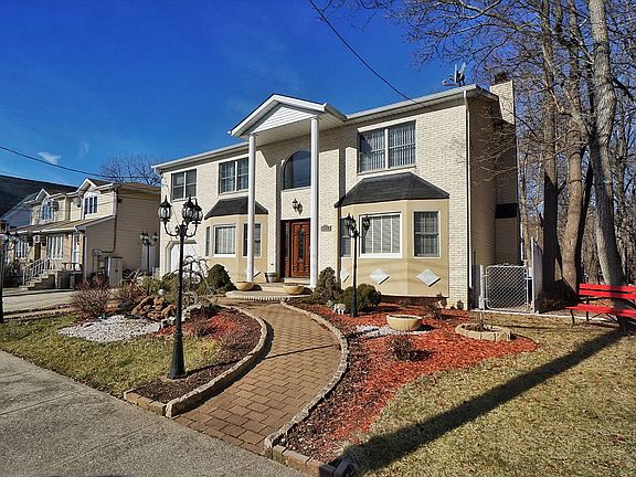 3rd image of 163 Academy Ave