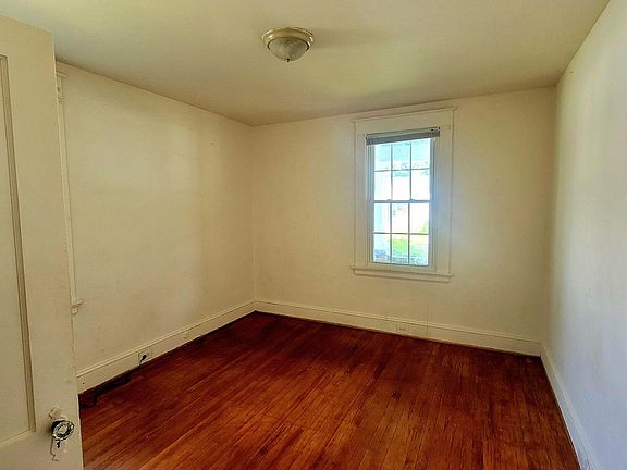 3rd image of 2305 Halifax Ave