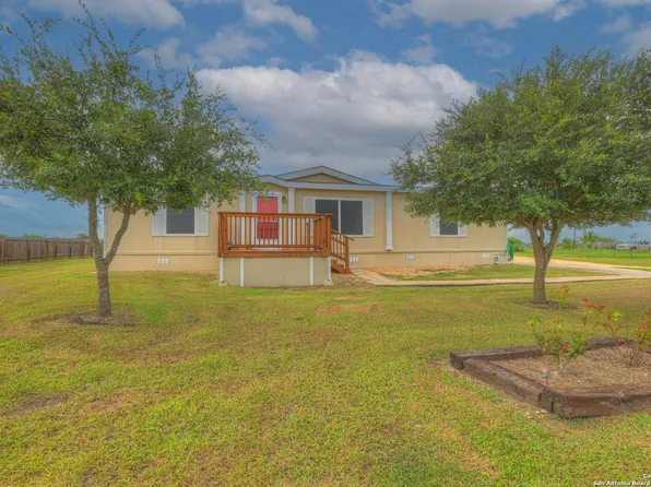 229 BROWARD AVE, Marion, TX 78124