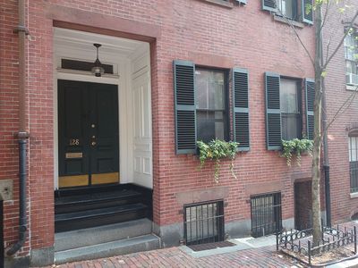 128 Myrtle St, Boston, MA, 02114