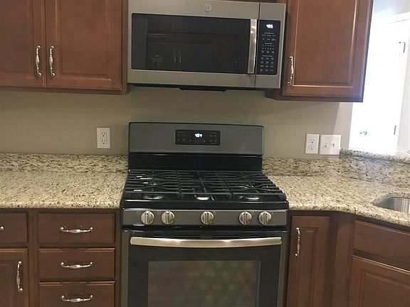 3rd image of 4104 Stoneridge Dr