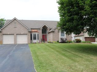 4020 Pebble Ridge Ct, Fenton, MI 48430