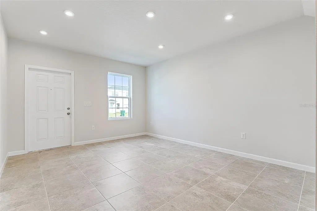 3 bed, 2.5 bath, 1624 sqft, $2,150 — Photo 2