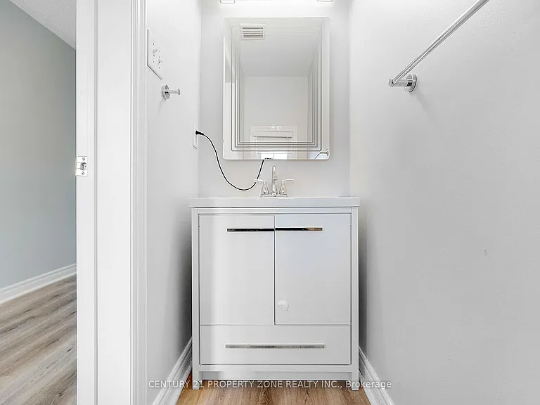 3893 Manatee Way #UPPER — Photo 13
