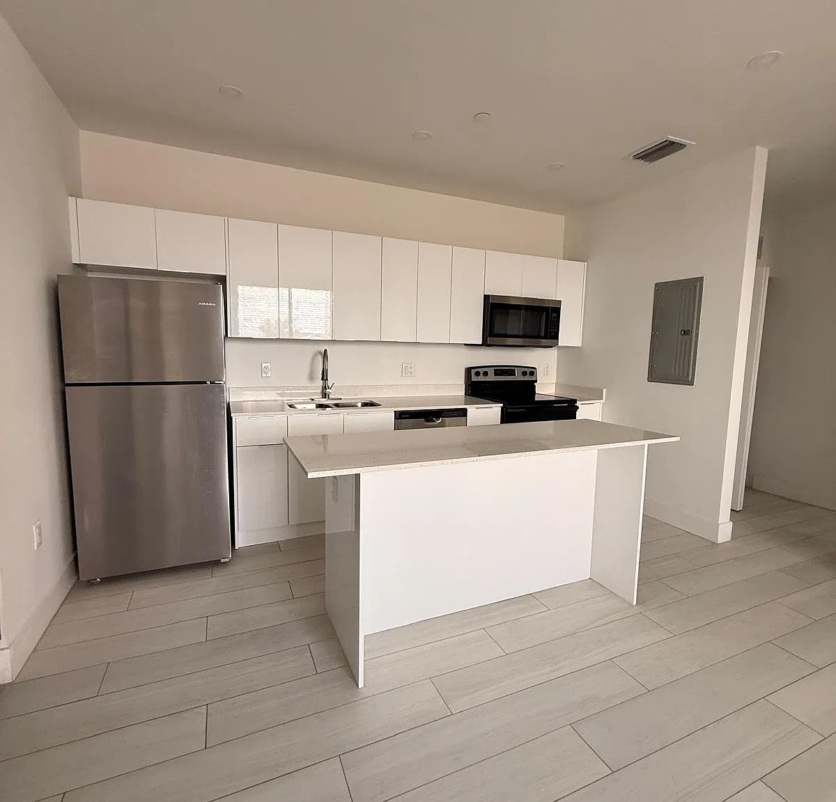 2 bed, 900 sqft, $2,292 — Photo 3