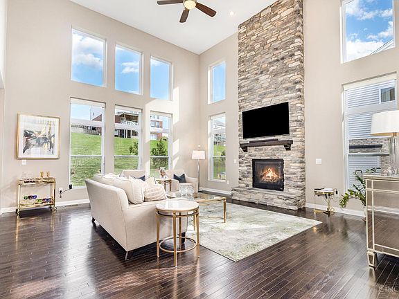 3rd image of 5052 Greenshire Dr
