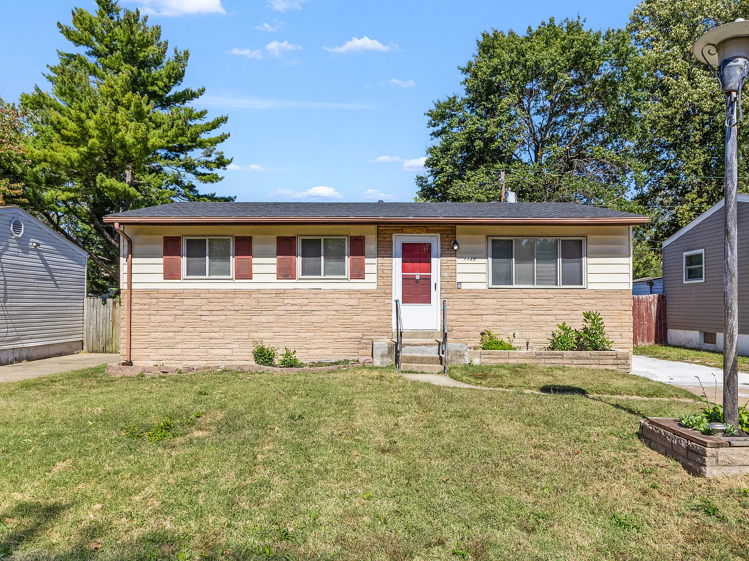 1139 Congress Ave Saint Louis MO 63138 — Photo 2