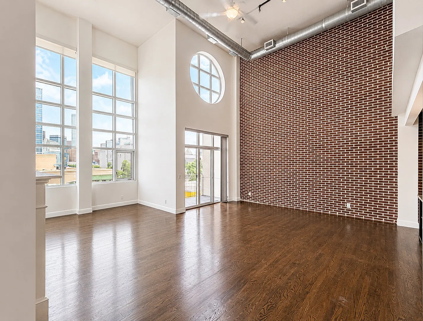 2 bed, 2.5 bath, 2126 sqft, $4,300 — Photo 1