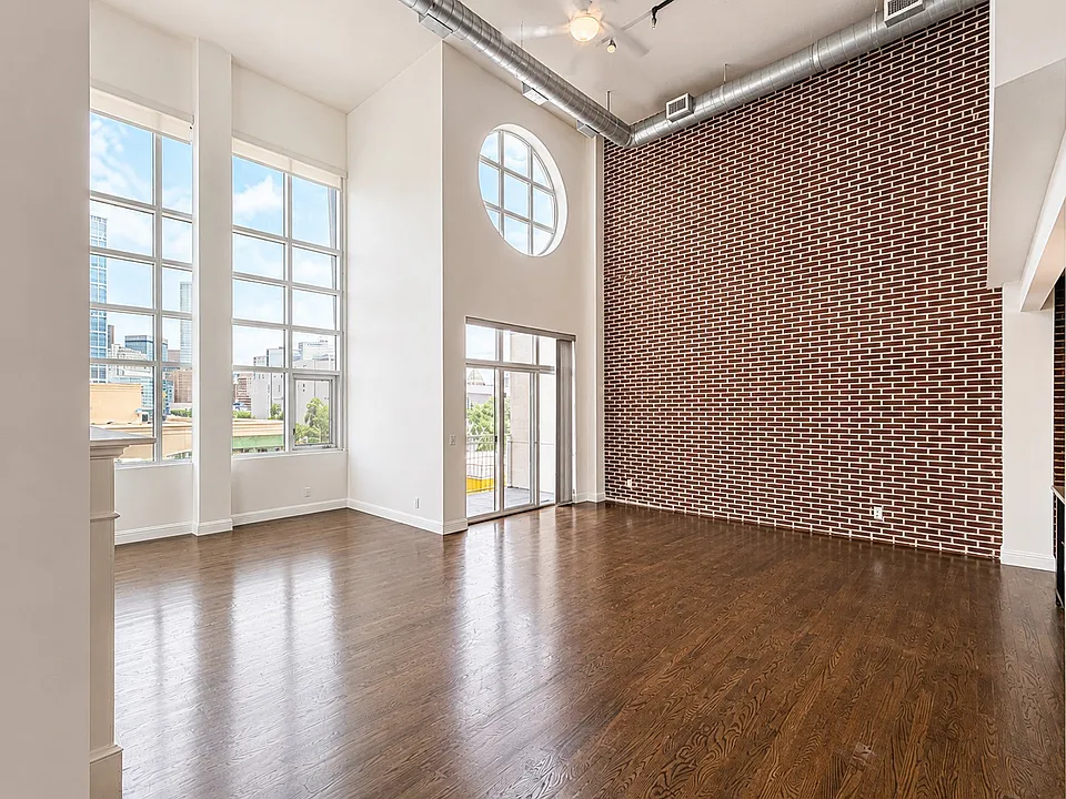 290 W 12th Ave #601