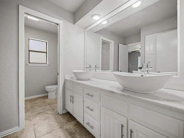 2011 Reverchon Dr — Photo 19