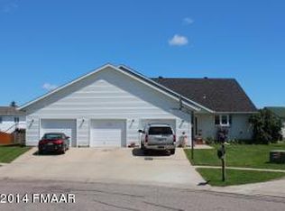 1328 Sommerset Dr, West Fargo, ND 58078
