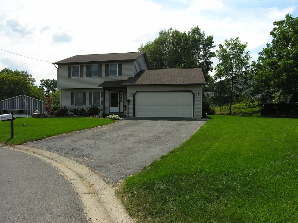 1st image of 102 Cadenza Ln