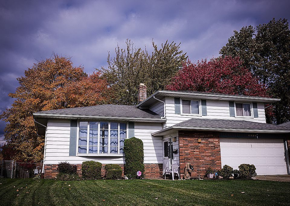 1st image of 2212 Camelot Dr