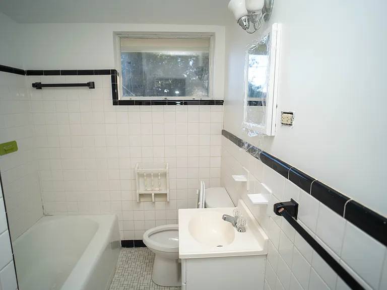 700 16th Ave — Photo 12