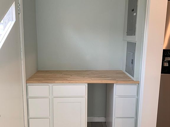 Laundry room/ Mudroom: Built in storage