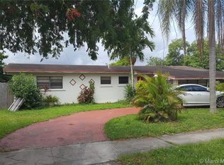 21220 NE 26th Ave, Miami, FL 33180