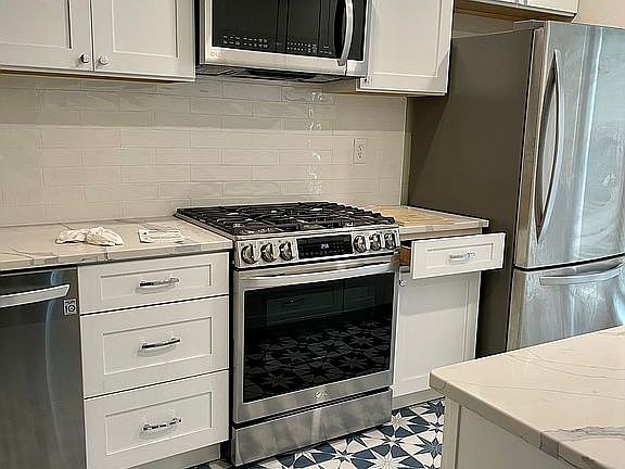 4th image of 1906 Riverview Dr SE
