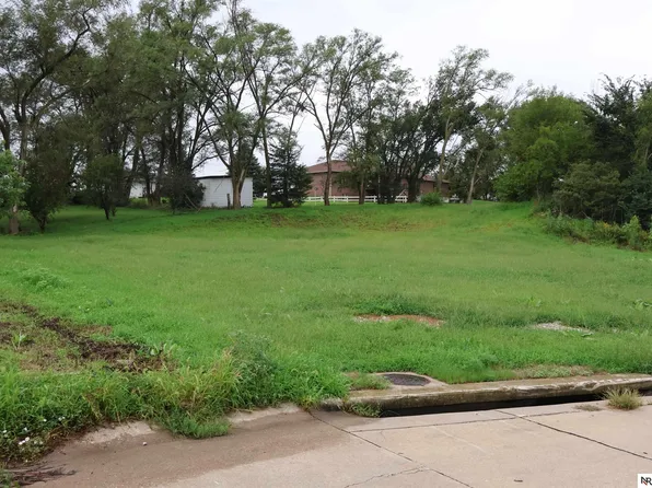 1831 Lake Ridge Dr, Plattsmouth, NE 68048