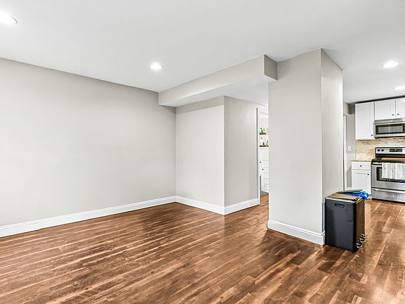 3rd image of 121 Franklin St #1