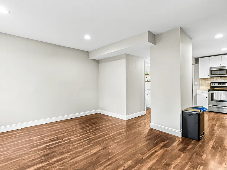 121 Franklin St #1 — Photo 3