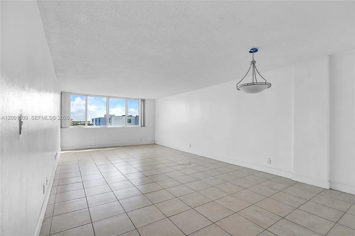 Building Photo - 9143 SW 77th Ave #B710