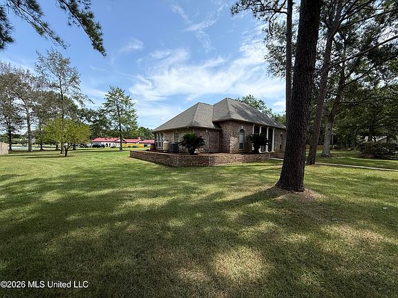 4th image of 1006 Woods Rd