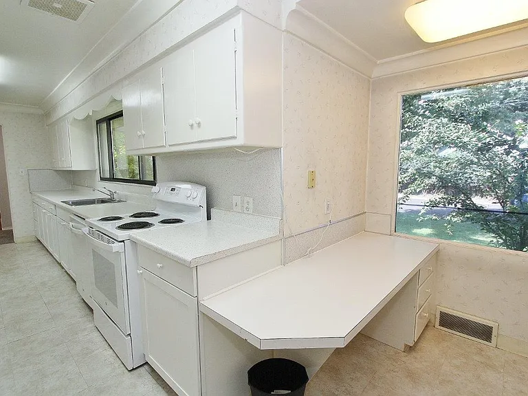 2047 N Blaine Way — Photo 9