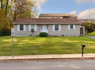 448 S 9th St, Akron, PA 17501