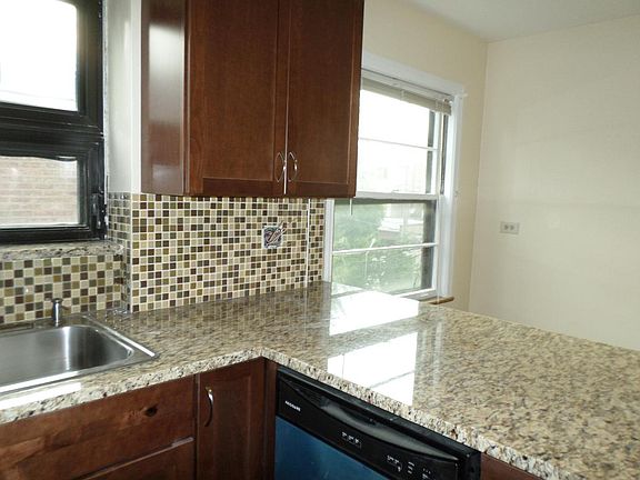 3rd image of 2418 W Jarvis Ave #2