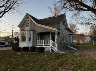 621 1st St #1, Batavia, IL 60510