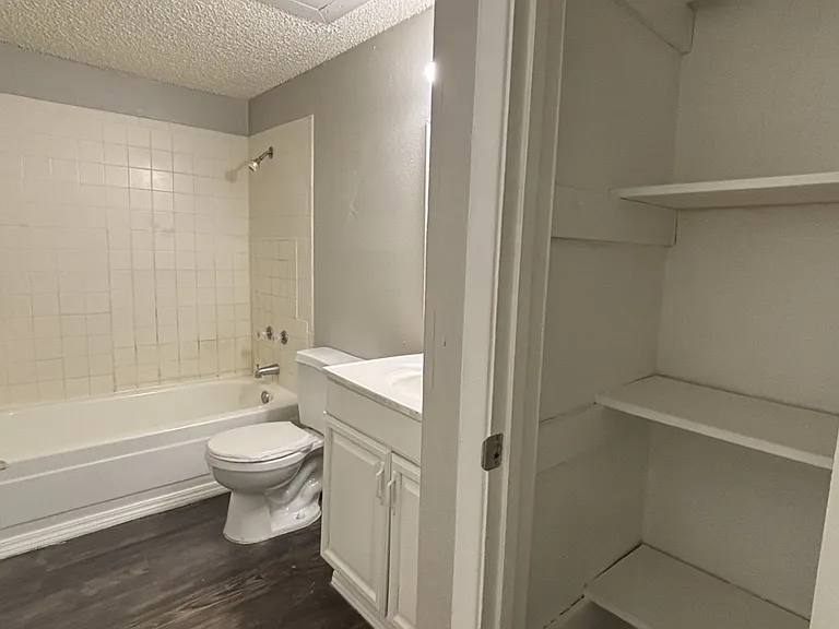 Edinburg Place Apartments — Photo 26