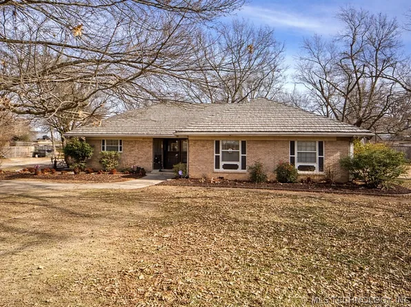 810 S Wood Ave, Hominy, OK 74035