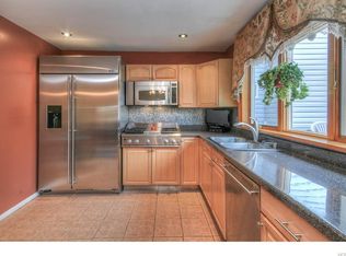 6 Stoneham Ln, New City, NY 10956
